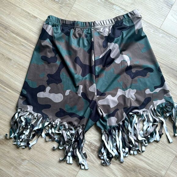 Camouflage Fringe Stretch Shorts Size 1X - Picture 3 of 4